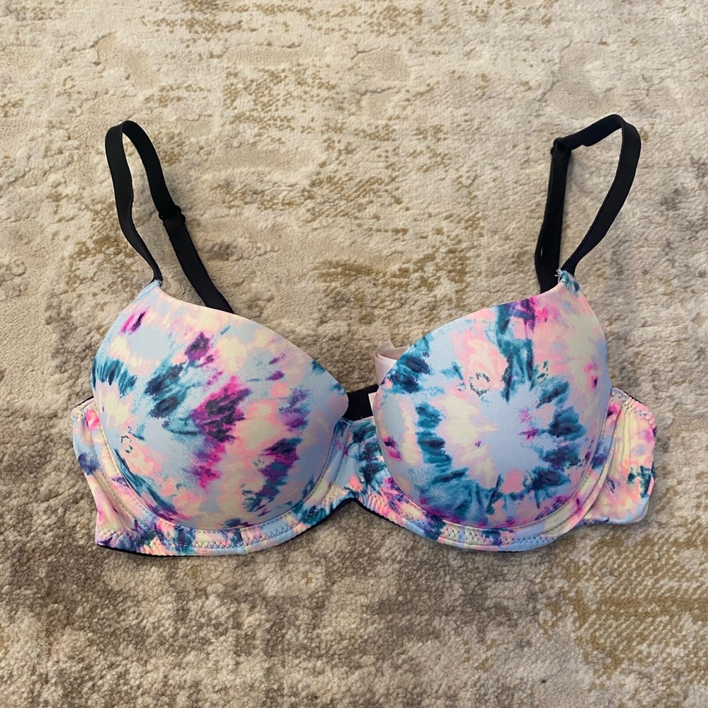 PINK Victoria’s Secret 34A wear everywhere t-shirt lightly lined Bra